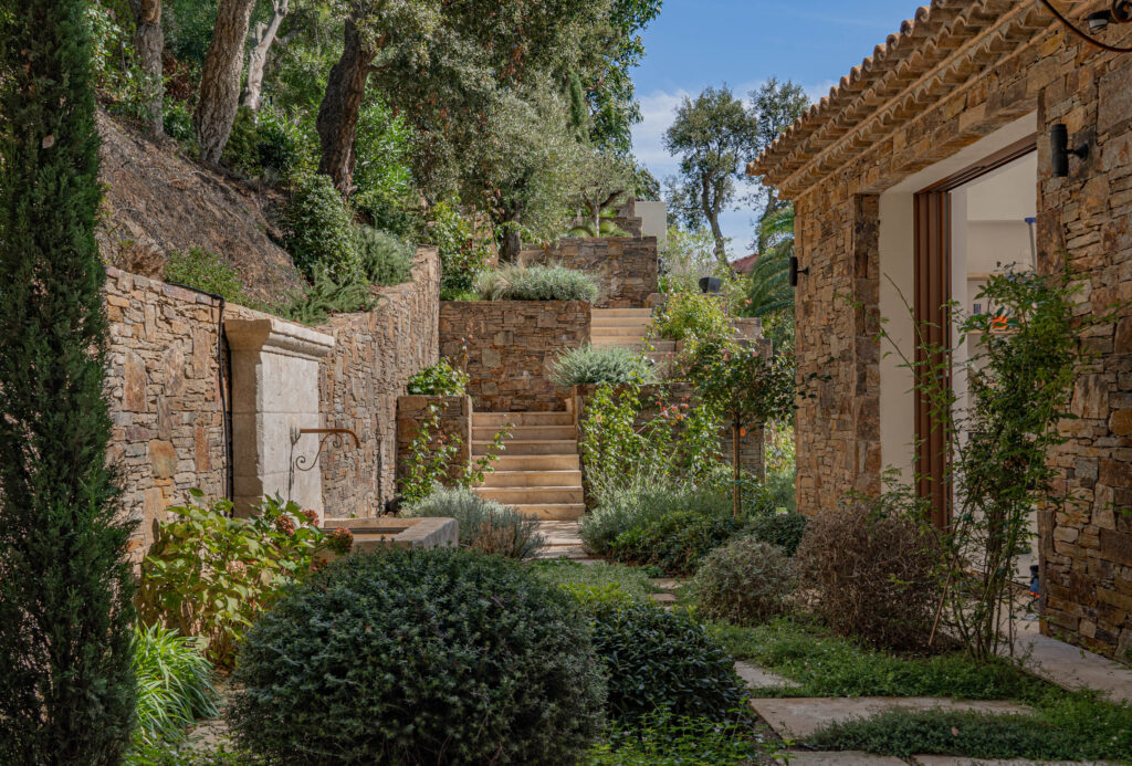 Vue du patio maison provençale